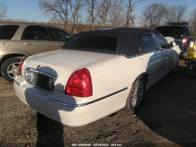 2003 LINCOLN TOWN CAR EXECUTIVE VIN: 1LNHM81W63Y706643