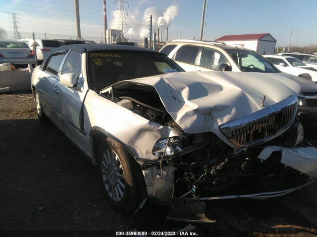 2003 LINCOLN TOWN CAR EXECUTIVE VIN: 1LNHM81W63Y706643
