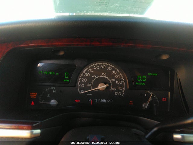 2003 LINCOLN TOWN CAR EXECUTIVE VIN: 1LNHM81W63Y706643