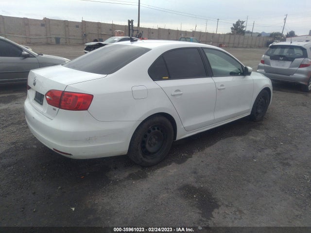 3VWD17AJ2EM418947 Volkswagen Jetta Sedan Se