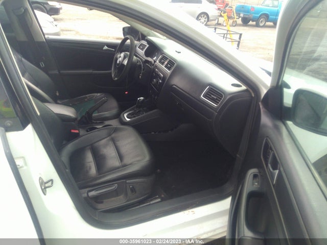 3VWD17AJ2EM418947 Volkswagen Jetta Sedan Se