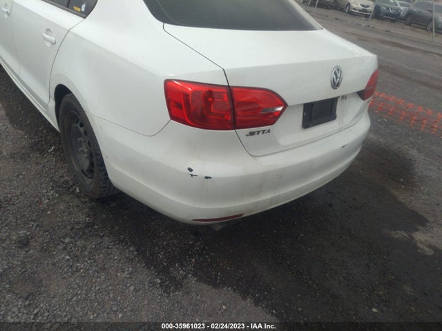 3VWD17AJ2EM418947 Volkswagen Jetta Sedan Se