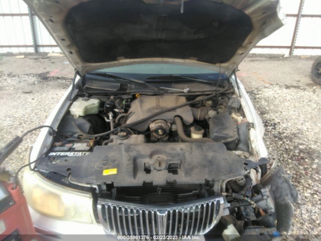 1LNHM82W51Y637620 Lincoln Town Car Signature