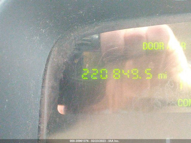 1LNHM82W51Y637620 Lincoln Town Car Signature