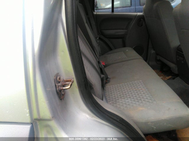 2005 JEEP LIBERTY SPORT VIN: 1J4GL48K75W616148