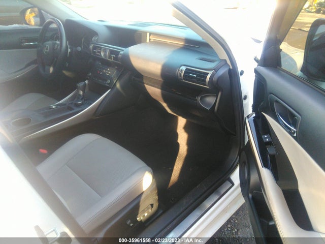 Lexus IS 200T 2016 JTHBA1D24G5018388 Image 6