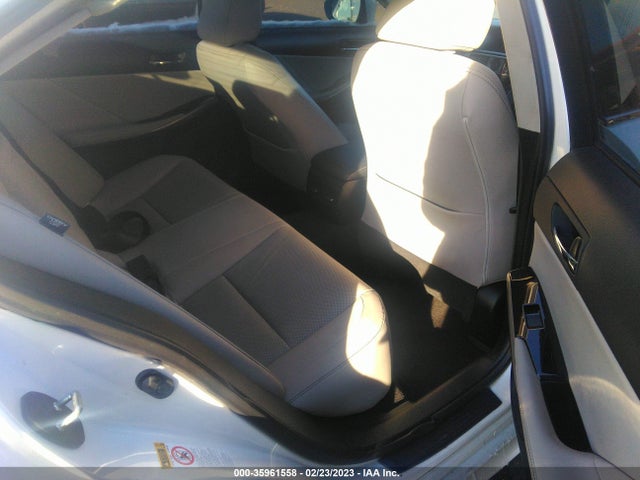 Lexus IS 200T 2016 JTHBA1D24G5018388 Image 9