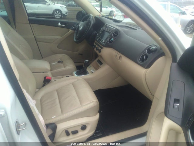 2016 Volkswagen Tiguan, VIN: WVGAV7AXXGW520302