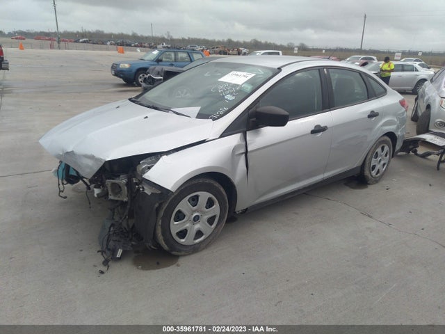 Ford FOCUS S 2018 1FADP3E25JL259128 Image 2