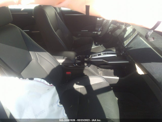 2018 Honda Clarity, VIN: JHMZC5F31JC001055