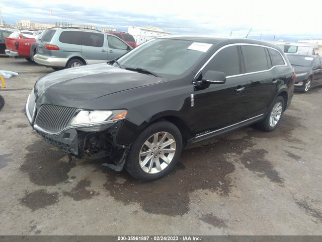Lincoln MKT 2015 2LMHJ5NK1FBL03089 Image 2