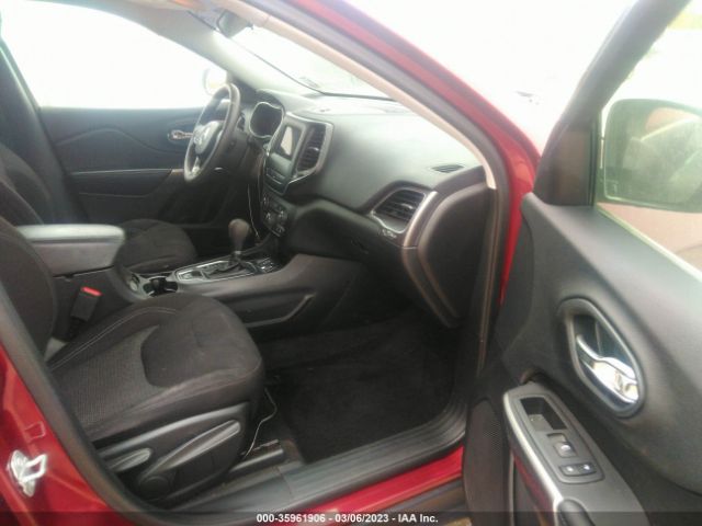 1C4PJLCB5KD175902 Jeep Cherokee Latitude