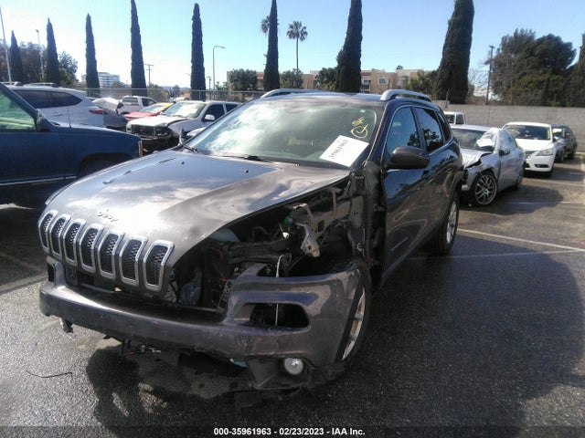 1C4PJMCB8GW193375 Jeep Cherokee Latitude