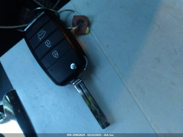 KNDP6CAC7L7698643 KIA SPORTAGE S