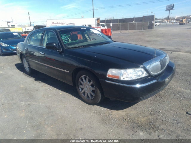 Lincoln Town Car Signature Limited 2009 2LNHM82V99X626820 главное изображение
