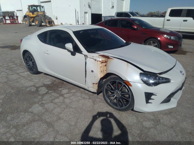 2017 Toyota 86, VIN: JF1ZNAA14H8705716