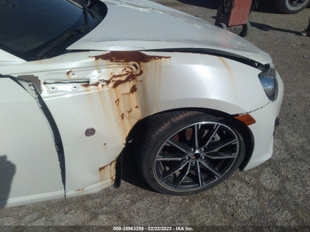 2017 Toyota 86, VIN: JF1ZNAA14H8705716
