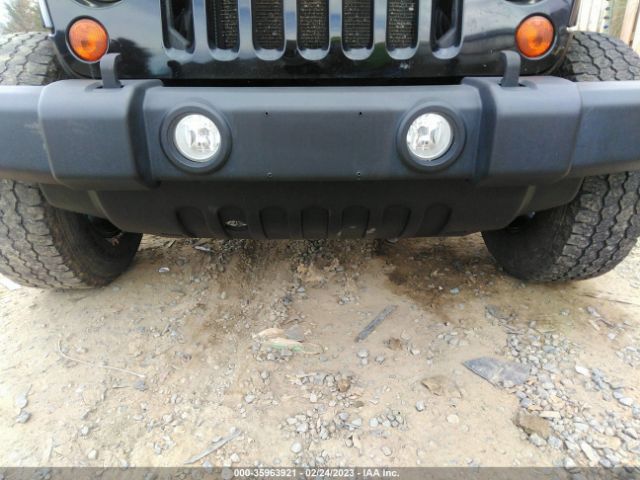 1J4HA6H10BL596500 Jeep Wrangler Unlimited Rubicon