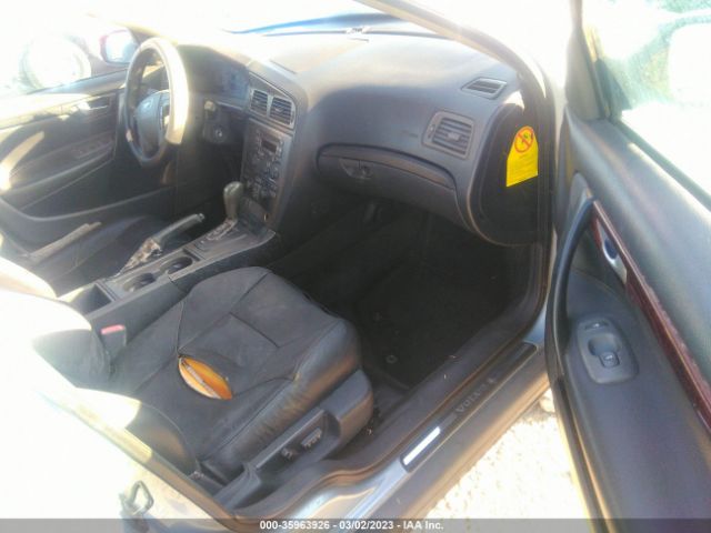 YV1SW53D411138570 Volvo V70