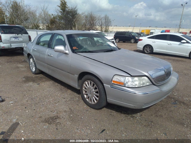 Lincoln Town Car Signature 2003 1LNHM82W73Y681251 головне зображення