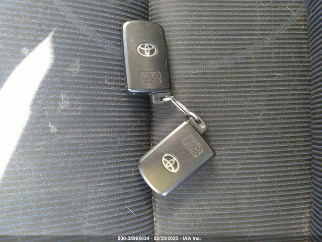 Toyota Prius C One/two/three/four 2017 JTDKDTB37H1594288 Image 3