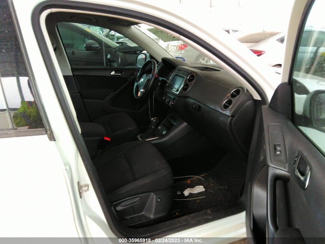WVGBV7AX3HK046500 Volkswagen TIGUAN