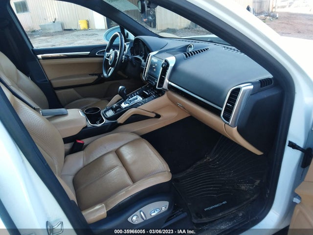 2018 Porsche Cayenne, VIN: WP1AA2A24JKA01590