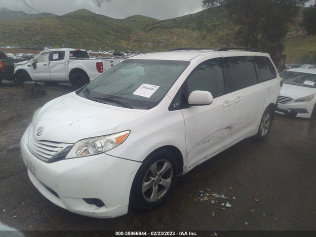 Toyota SIENNA LE 2015 5TDKK3DC0FS610186 Image 2
