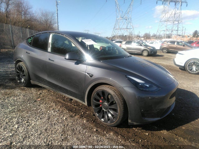 2022 Tesla Model Y, VIN: 7SAYGDEF9NF513259