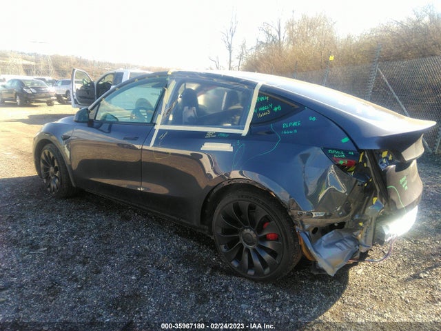 2022 Tesla Model Y, VIN: 7SAYGDEF9NF513259