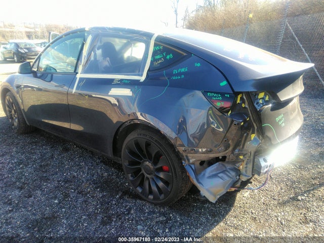 2022 Tesla Model Y, VIN: 7SAYGDEF9NF513259