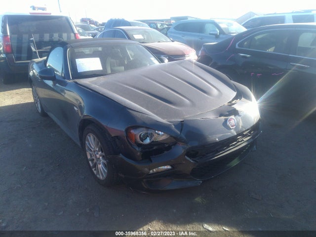 2017 Fiat 124 Spider, VIN: JC1NFAEKXH0105805