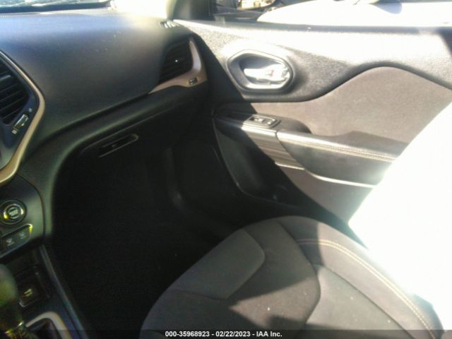 1C4PJLCS9GW233568 Jeep Cherokee Altitude