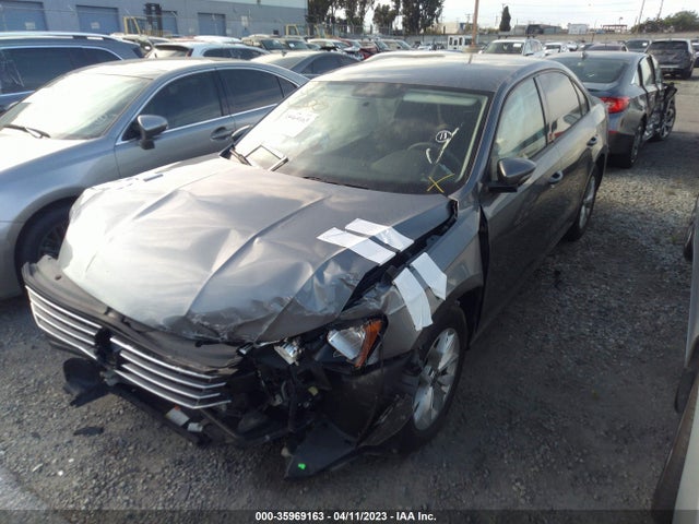 1VWAA7A31JC002548 Volkswagen Passat 2.0t S/r-line