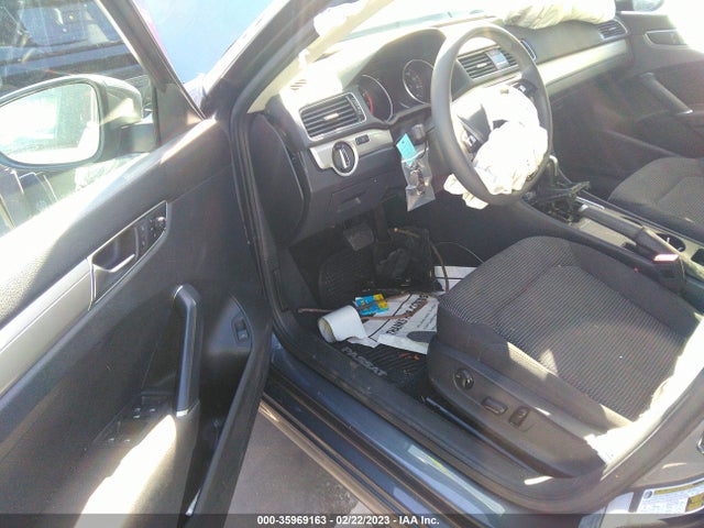 1VWAA7A31JC002548 Volkswagen Passat 2.0t S/r-line