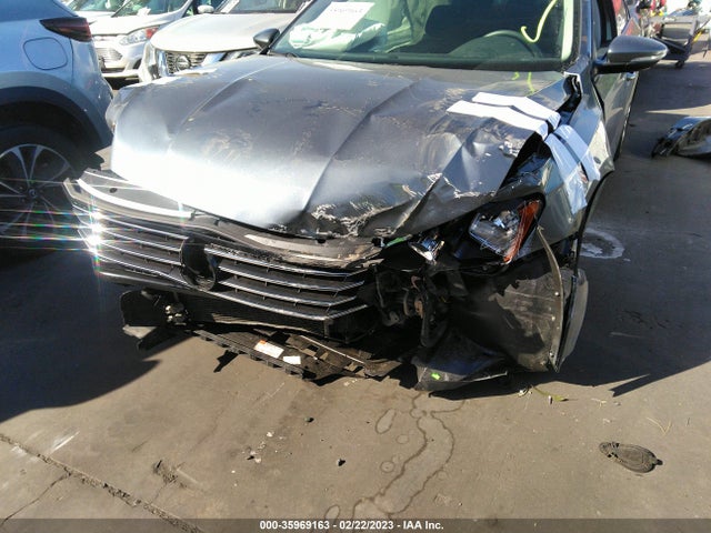 1VWAA7A31JC002548 Volkswagen Passat 2.0t S/r-line