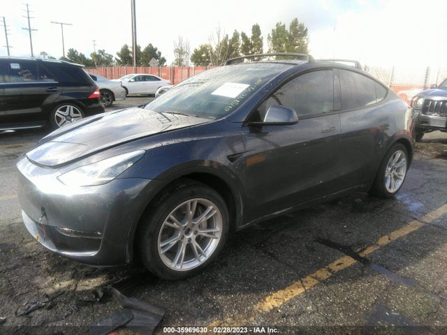 Tesla Model Y Long Range 2022 7SAYGDEE1NF322068 Image 2