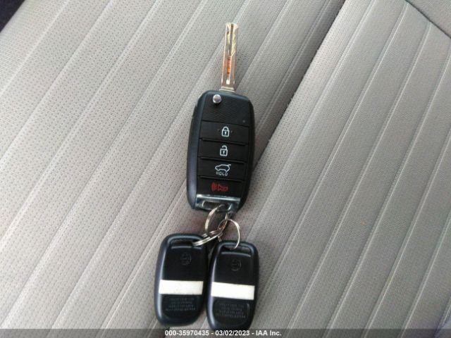 KNDPMCAC5K7496047 KIA Sportage Lx