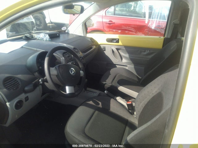 Volkswagen New Beetle 2000 3VWCC21C7YM487907 Image 6