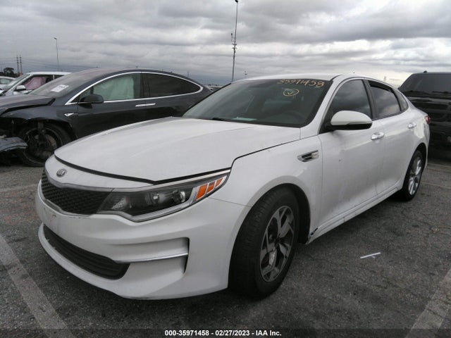 KIA Optima Lx 2018 5XXGT4L33JG206240 Image 2