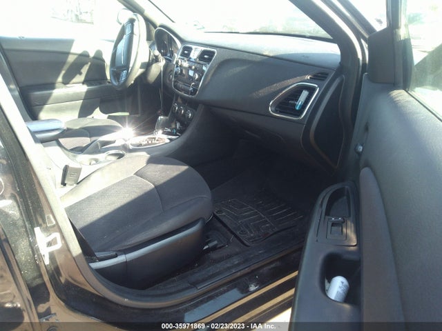 1C3CCBAB0EN143223 Chrysler 200 LX