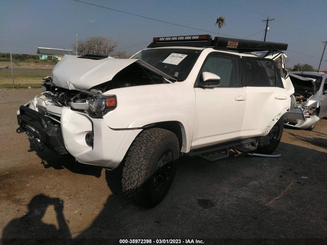 Toyota 4RUNNER SR5 2018 JTEBU5JR3J5573465 Image 2
