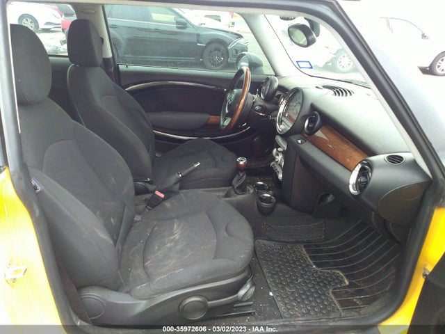 2009 MINI COOPER HARDTOP S VIN: WMWMF735X9TT98794