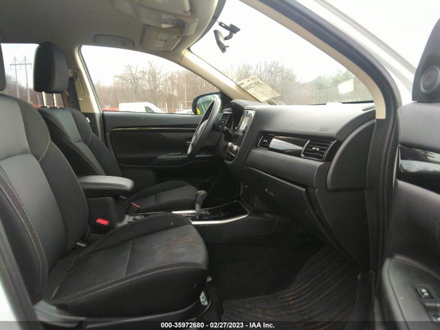 JA4AD2A35LZ045247 Mitsubishi Outlander Es