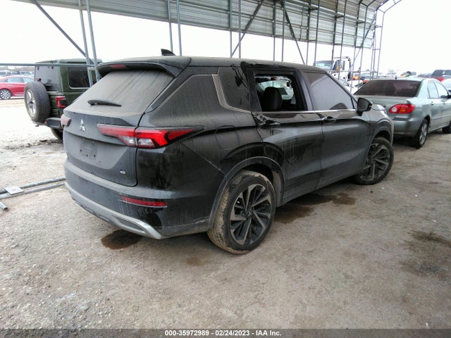 JA4J3UA81NZ016387 Mitsubishi Outlander Se
