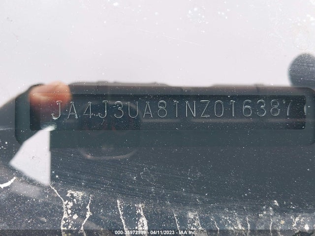 JA4J3UA81NZ016387 Mitsubishi Outlander Se