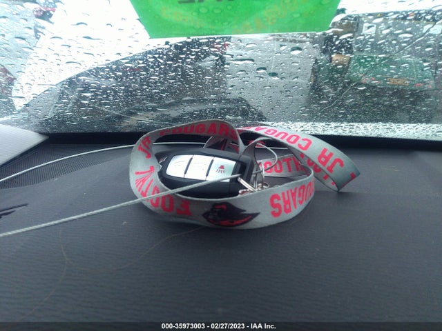 JA4J3TA87NZ020051 Mitsubishi Outlander Es