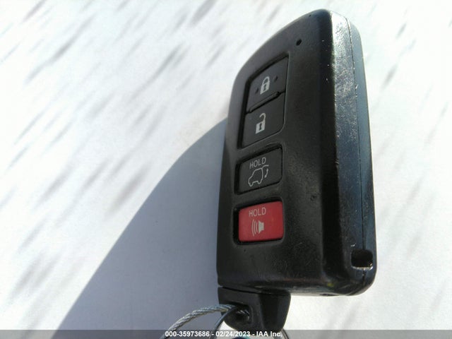 2015 Toyota RAV4, VIN: 2T3DFREV1FW272764