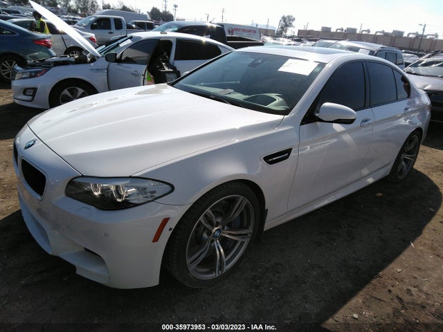 BMW M5 2013 WBSFV9C58DC773755 Image 2