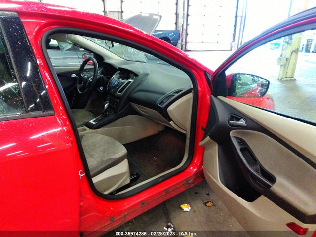 Ford FOCUS SE 2014 1FADP3K29EL145952 Image 5